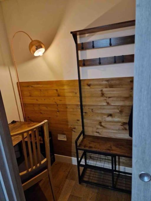 Two-Bedroom Cosy Country Lodge With Private Patio Greenhithe エクステリア 写真