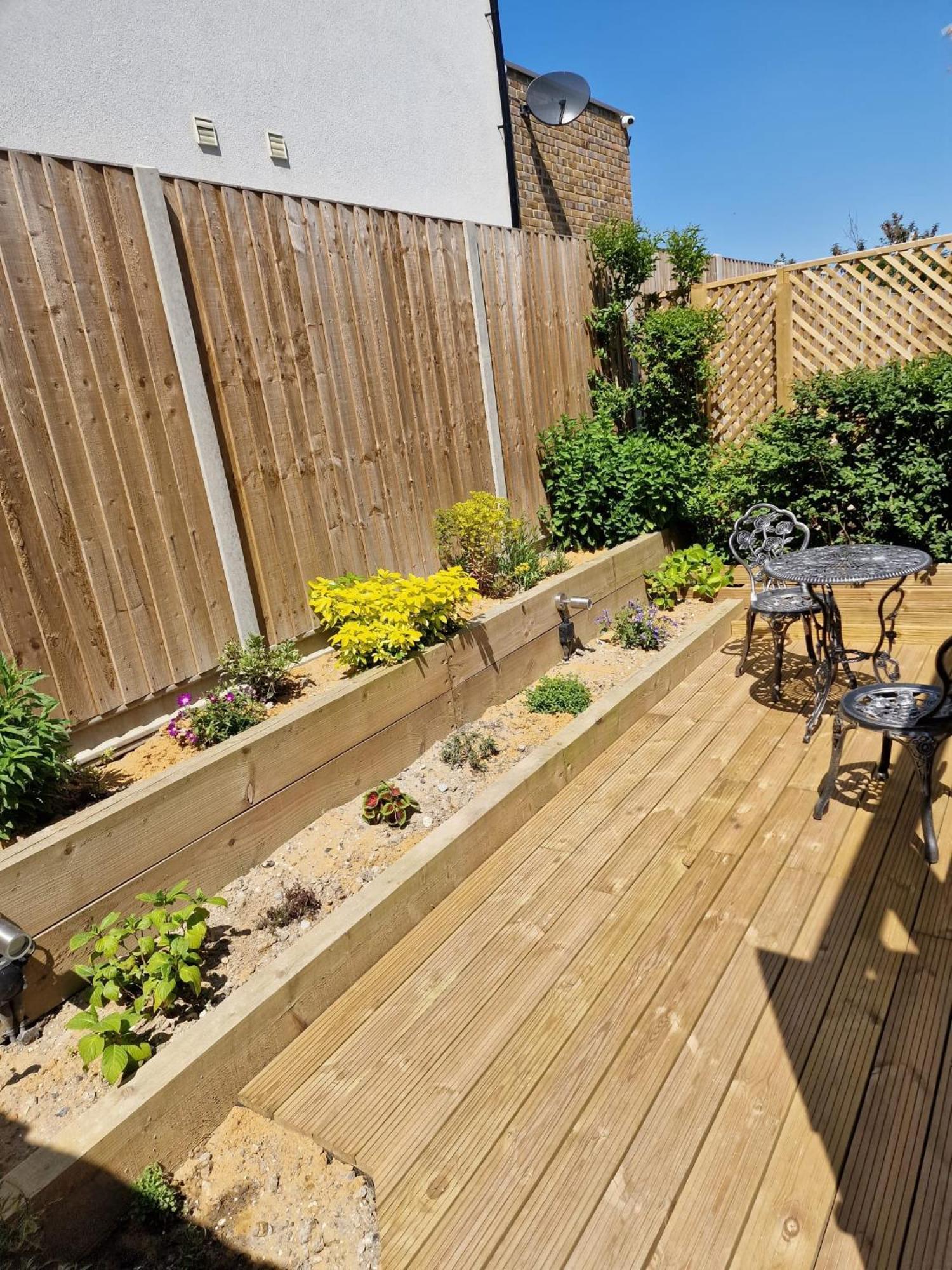 Two-Bedroom Cosy Country Lodge With Private Patio Greenhithe エクステリア 写真