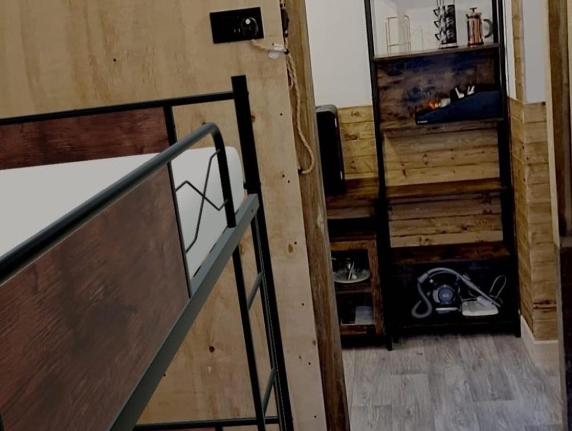 Two-Bedroom Cosy Country Lodge With Private Patio Greenhithe エクステリア 写真