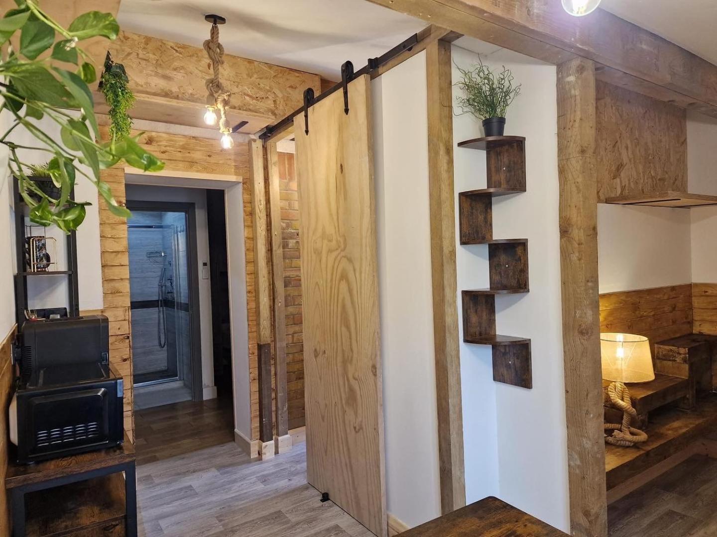 Two-Bedroom Cosy Country Lodge With Private Patio Greenhithe エクステリア 写真