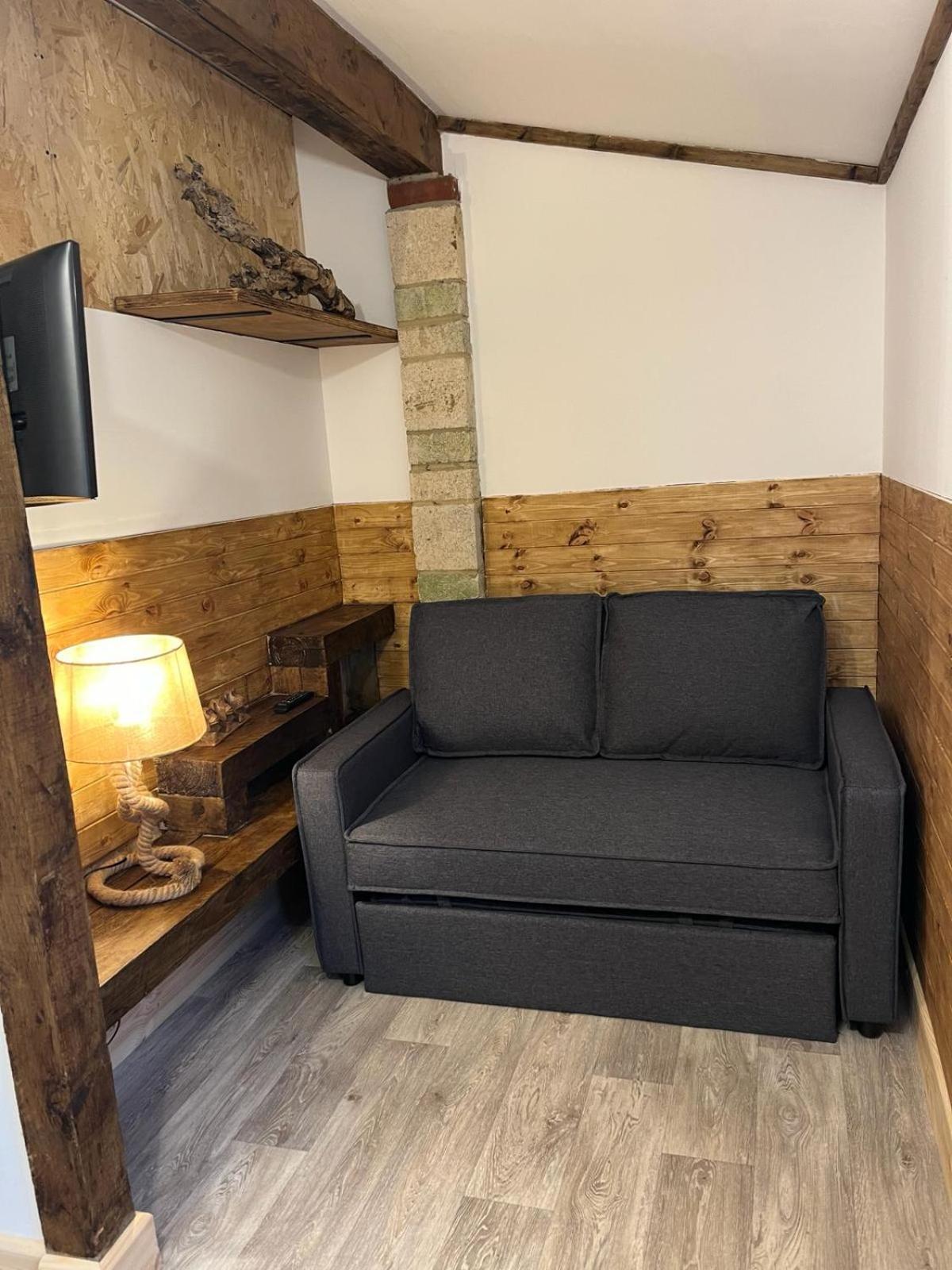 Two-Bedroom Cosy Country Lodge With Private Patio Greenhithe エクステリア 写真